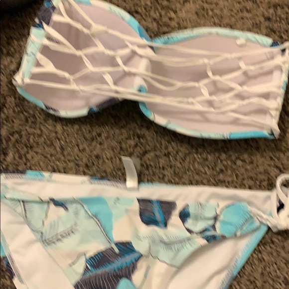 bikini - Picture 2 of 2